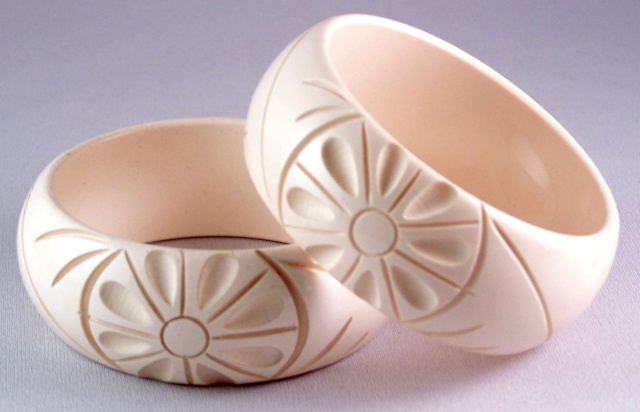 LG9 ivory thermoset flower carved bangle